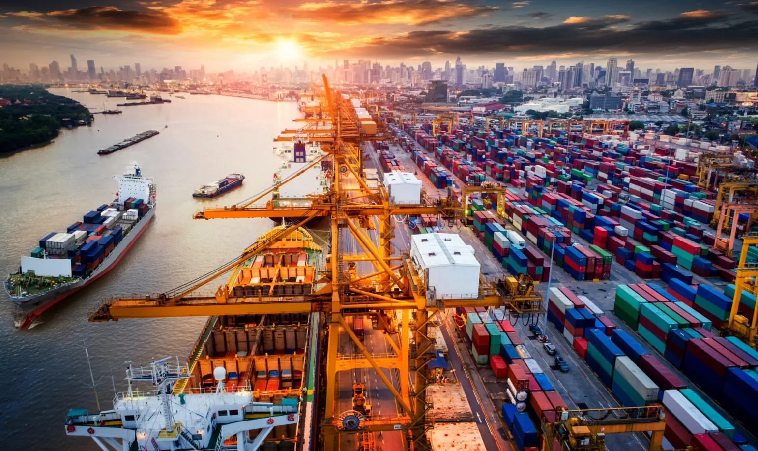 สามก๊กการเมืองไทย เจาะกลยุทธ์ลงทุนหุ้นไทย SET ใกล้ 1300 จุด หลังเปลี่ยนรัฐบาล