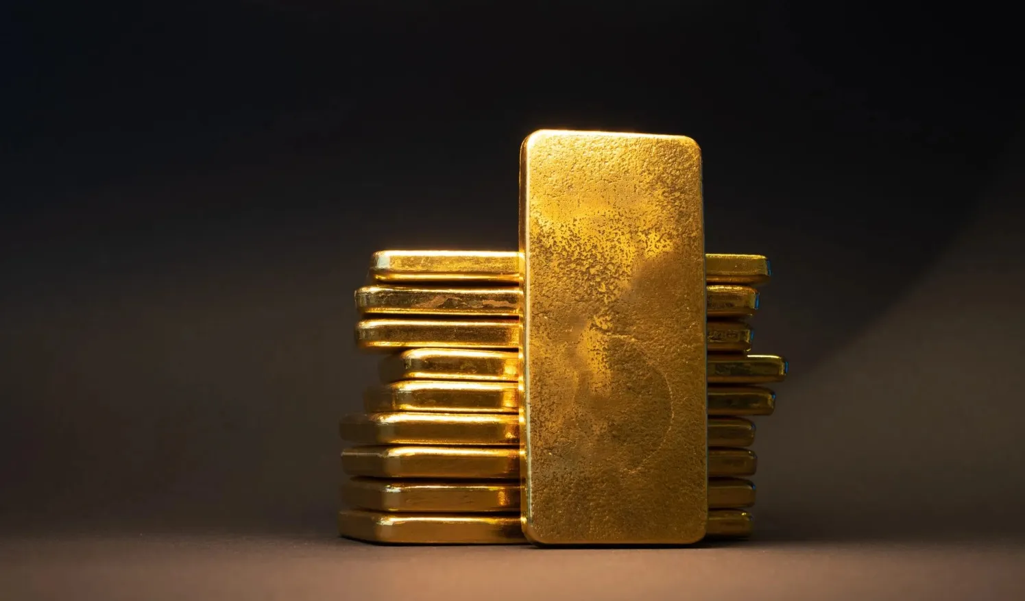 ราคาทองลง 3,000 บาท หลุด 64,000! วิเคราะห์ 4 ปัจจัย ซื้อสวน หรือ รอจังหวะ?