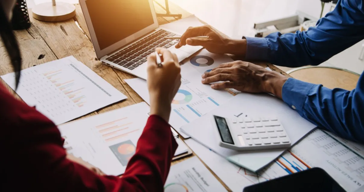 หุ้นไทยการเมืองเดือด! เปิด 4 ธีมลงทุนฝ่าวิกฤติ สร้างโอกาสทำกำไร