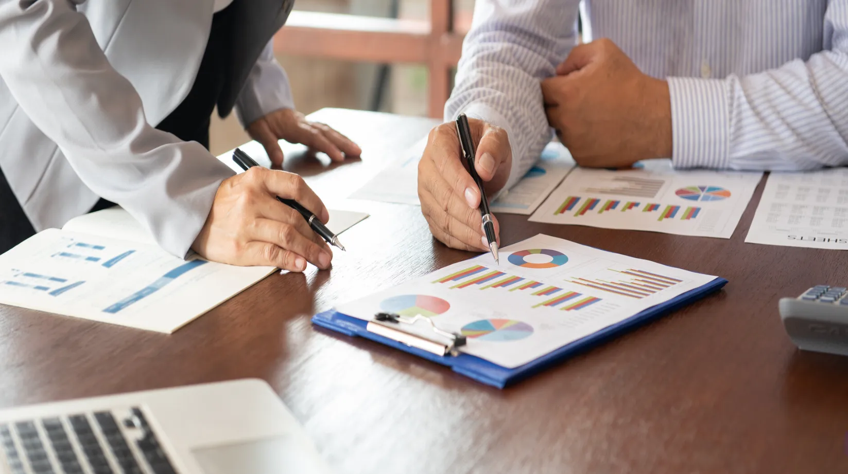 วิเคราะห์หุ้นไทย ขึ้นจริงหรือแค่ขึ้นหลอก? กลยุทธ์รับมือเมื่อฟันด์โฟลว์เข้า