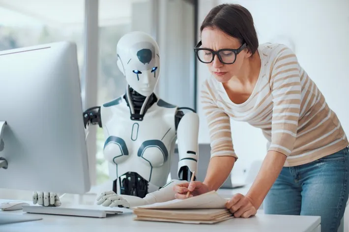 วิกฤตเลย์ออฟ 2025 AI เปลี่ยนโลก ส่องกลยุทธ์ปรับตัวแรงงานไทยให้อยู่รอด